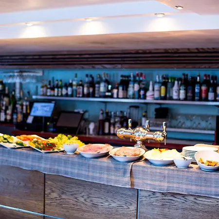 Langley Victors Val-dʼIsère